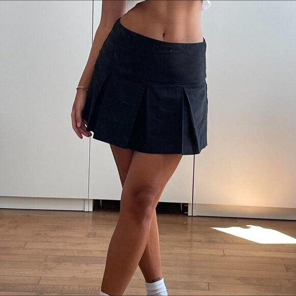 Vintage Le Chateau pleated skirt - Picture 2 of 2